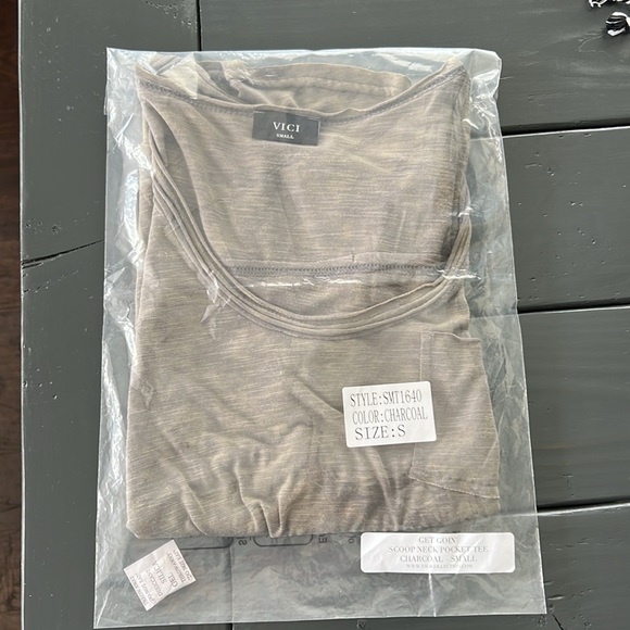 New in bag Vici Get Going Scoop Neck Pocket Tee - Picture 16 of 16